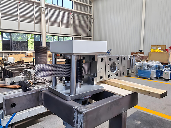 網帶式自動換網器